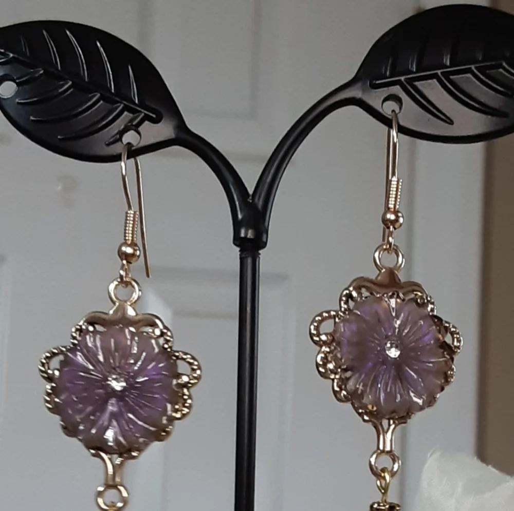 Handmade Shell and Glass Flower Earrings Purple Gold Tone - Picture 3 of 8